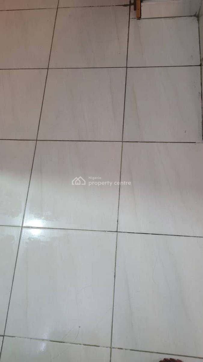 2 Bedroom Flat, Faneye Street, Alagomeji, Yaba, Lagos, Flat / Apartment for Rent