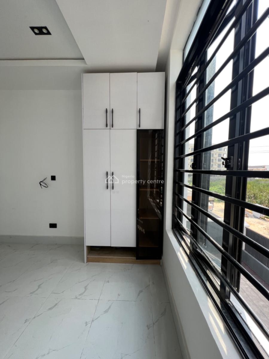Luxury 2 Bedrooms Flat, Lekki Phase 1, Lekki, Lagos, Flat / Apartment for Sale