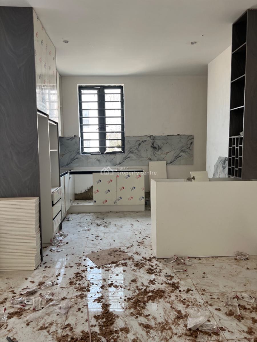 Luxury Built 2 Bedrooms Flat, Lekki Phase 1, Lekki, Lagos, Block of Flats for Sale