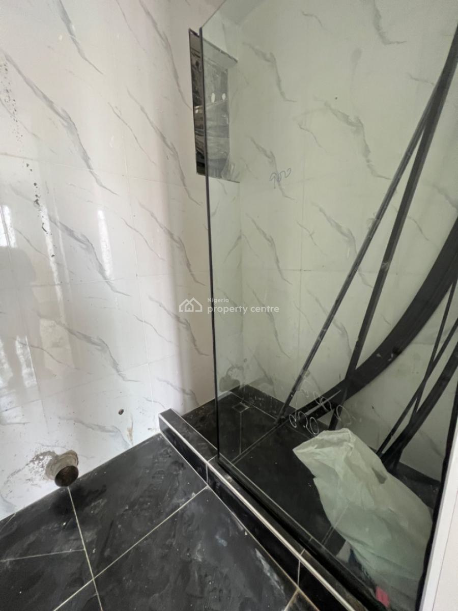 Luxury Built 2 Bedrooms Flat, Lekki Phase 1, Lekki, Lagos, Block of Flats for Sale