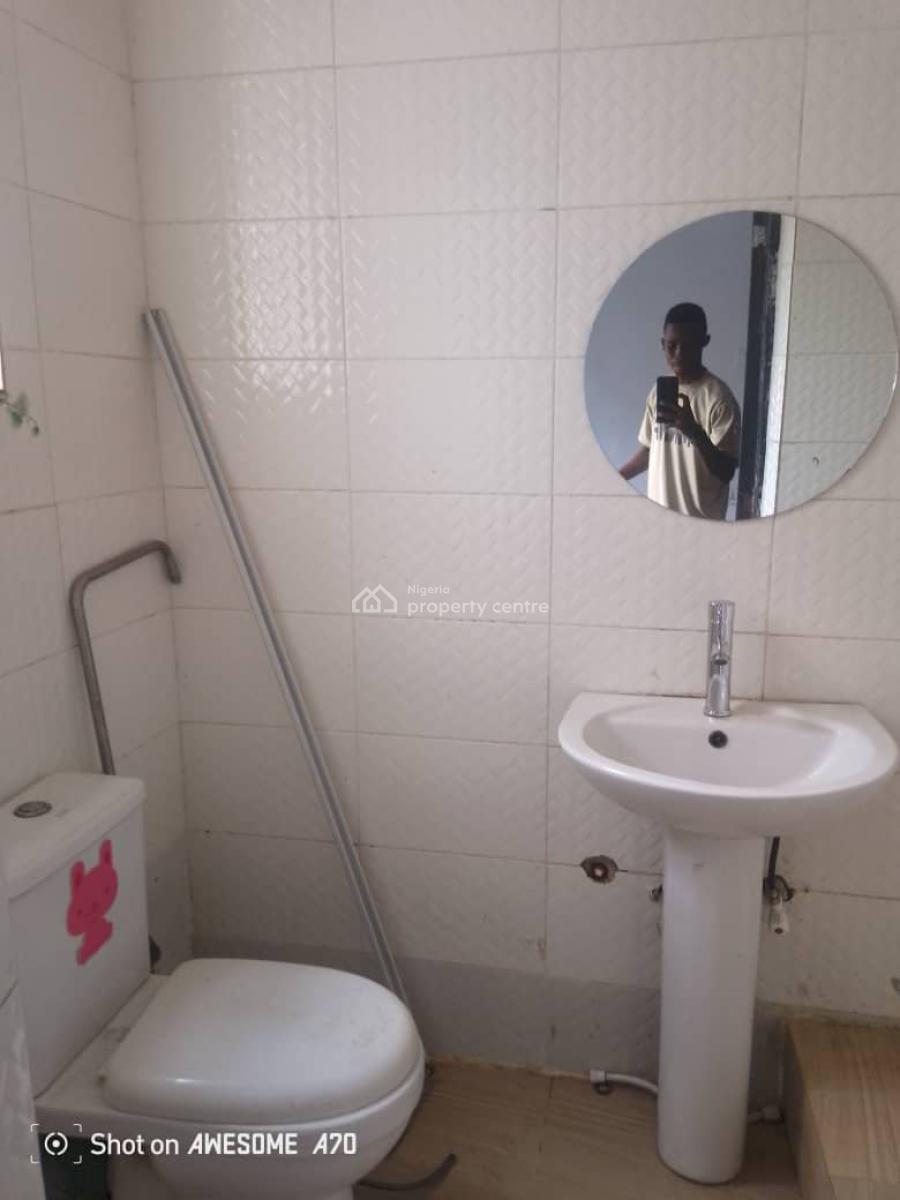 Spacious Room in a Shared Apartment Upstairs, Osapa London Lekki Lagos, Osapa, Lekki, Lagos, Flat / Apartment for Rent