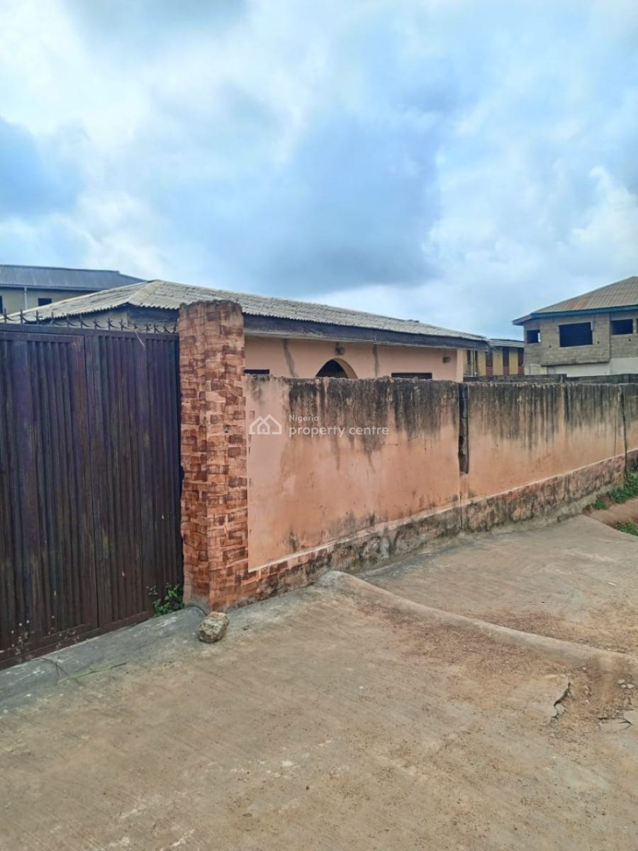 Commercial 3 Bedroom Bungalow on a Plot of Land, Olosan Road, Alakia, Ibadan, Oyo, Detached Bungalow for Sale