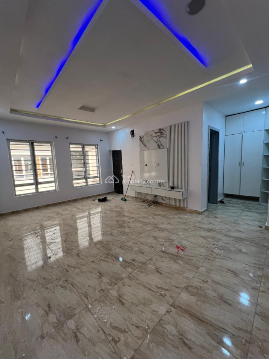 Spacious Master Bedroom in a Shared Apartment, Upstairs, Victoria Bay Estate, Orchid Road, Eleganza Bus-stop, Lekki, Lagos, Flat / Apartment for Rent