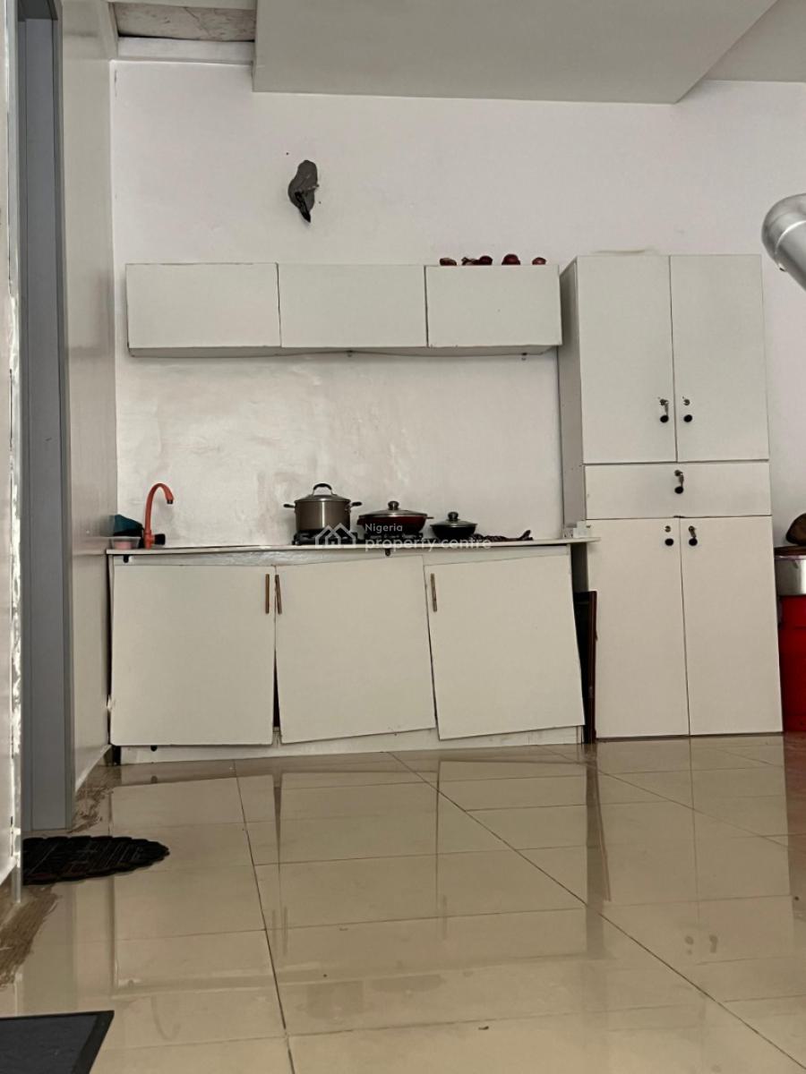 Spacious Master Bedroom in a Shared Apartment, Upstairs, Victoria Bay Estate, Orchid Road, Eleganza Bus-stop, Lekki, Lagos, Flat / Apartment for Rent