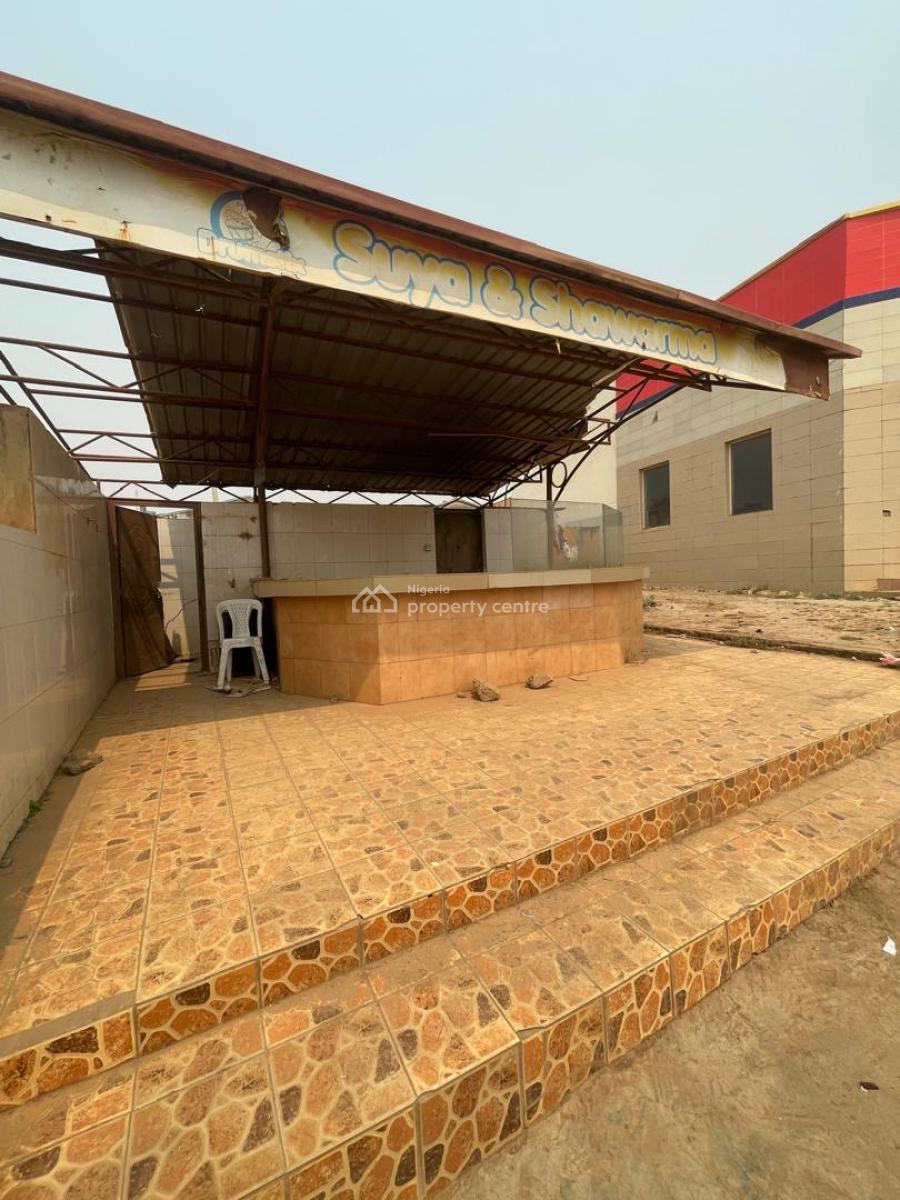 Very Spacious 𝖢𝗈𝗆𝗆𝖾𝗋𝖼𝗂𝖺𝗅 𝖲𝗉𝖺𝖼𝖾, Federal Housing Estate, Lugbe District, Abuja, Restaurant / Bar for Rent