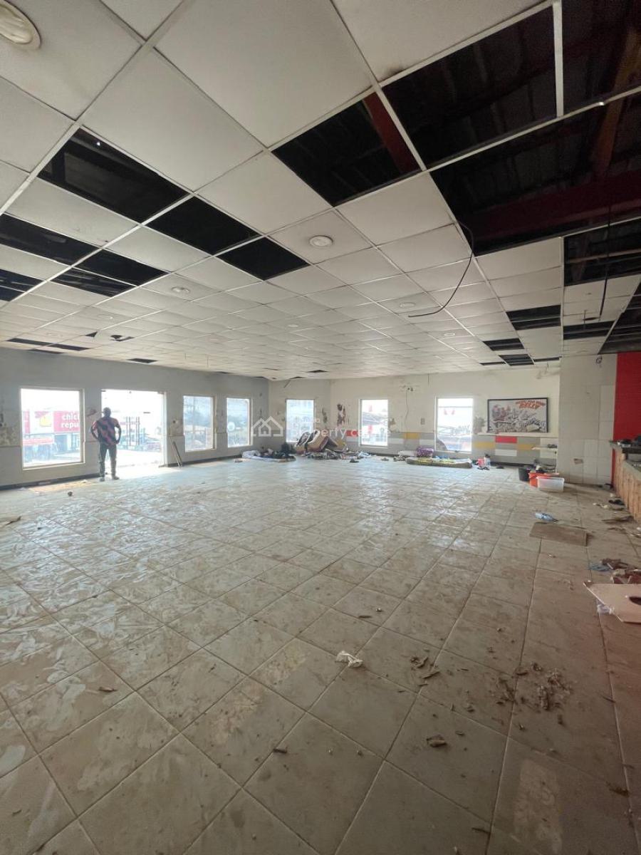 Very Spacious 𝖢𝗈𝗆𝗆𝖾𝗋𝖼𝗂𝖺𝗅 𝖲𝗉𝖺𝖼𝖾, Federal Housing Estate, Lugbe District, Abuja, Restaurant / Bar for Rent