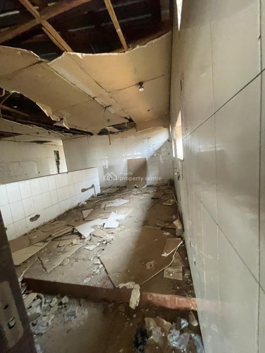 Very Spacious 𝖢𝗈𝗆𝗆𝖾𝗋𝖼𝗂𝖺𝗅 𝖲𝗉𝖺𝖼𝖾, Federal Housing Estate, Lugbe District, Abuja, Restaurant / Bar for Rent