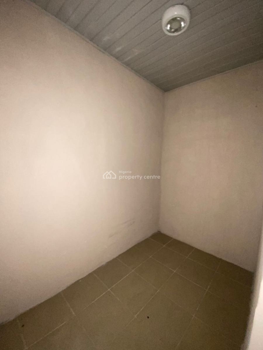 Spacious 3 Bedroom Apartment in a Serene Environment, Meadow View Estate, Ogombo, Ajah, Lagos, Flat / Apartment for Rent