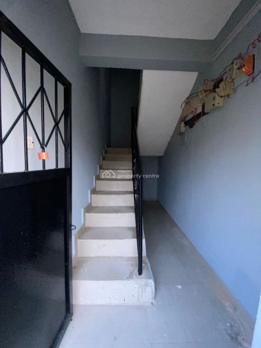 Spacious 3 Bedroom Apartment in a Serene Environment, Meadow View Estate, Ogombo, Ajah, Lagos, Flat / Apartment for Rent