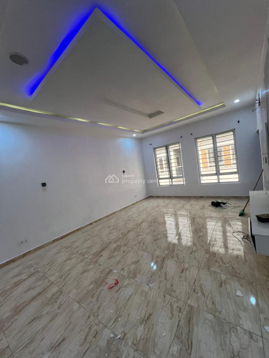 Spacious Masters Bed Can Share Kitchen Or Have Personal Kitchen, Orchid Road Lagos, Lekki, Lagos, Flat / Apartment for Rent