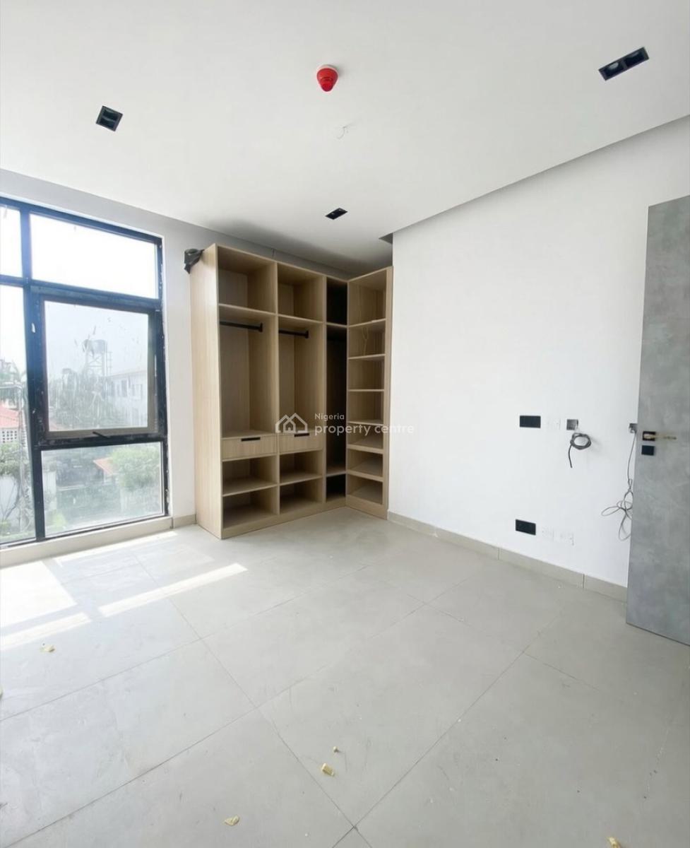 Lovely 3 Bedroom Apartment with Gym and Elevator, Lekki Phase 1, Lekki Phase 1, Lekki, Lagos, Block of Flats for Sale