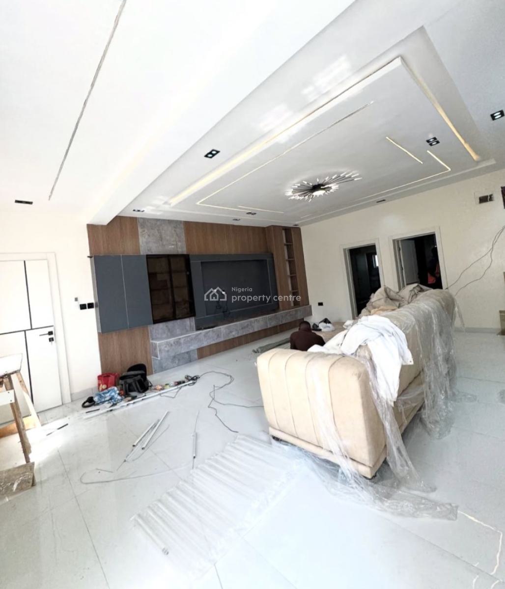 Luxury Well Built Serviced 2bedroom Apartment with Elevator,pool &gym, Lekki Phase 1, Lekki Phase 1, Lekki, Lagos, Flat / Apartment for Sale