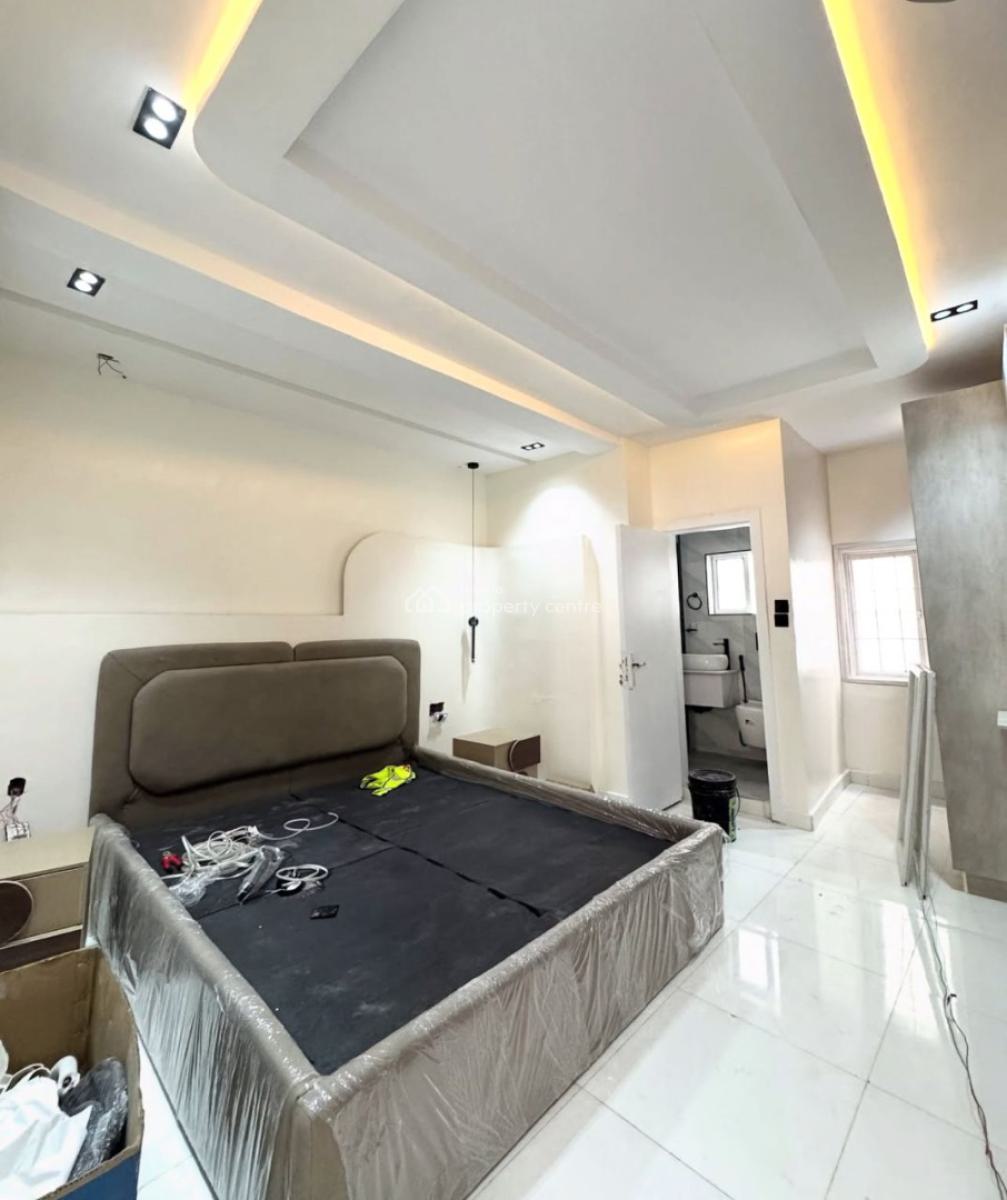 Luxury Well Built Serviced 2bedroom Apartment with Elevator,pool &gym, Lekki Phase 1, Lekki Phase 1, Lekki, Lagos, Flat / Apartment for Sale