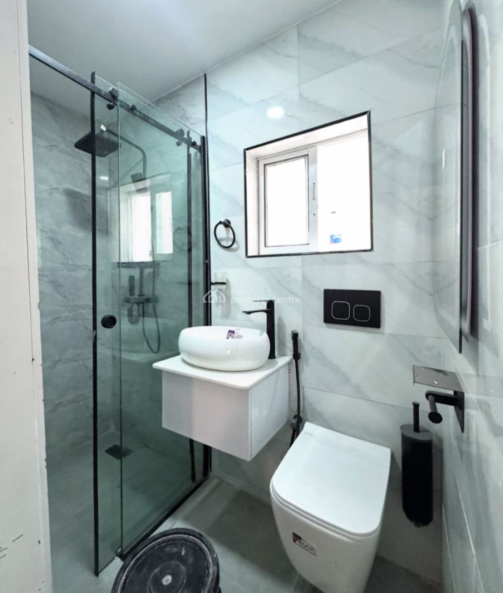 Luxury Well Built Serviced 2bedroom Apartment with Elevator,pool &gym, Lekki Phase 1, Lekki Phase 1, Lekki, Lagos, Flat / Apartment for Sale