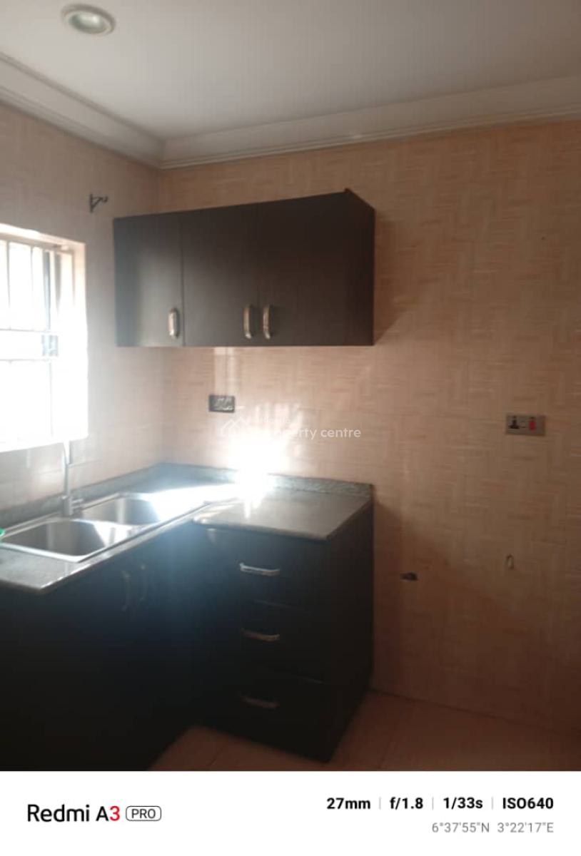 3 Bedrooms Flat, Omole Phase 2, Ikeja, Lagos, Flat / Apartment for Rent