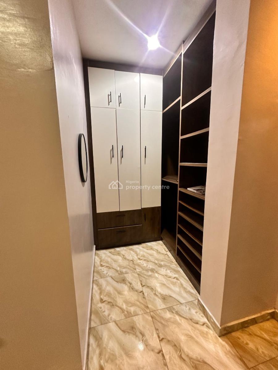 Spacious 2 Bedrooms Apartment, Upstairs, Itedo Estate, Lekki Phase 1, Lekki, Lagos, Flat / Apartment for Rent