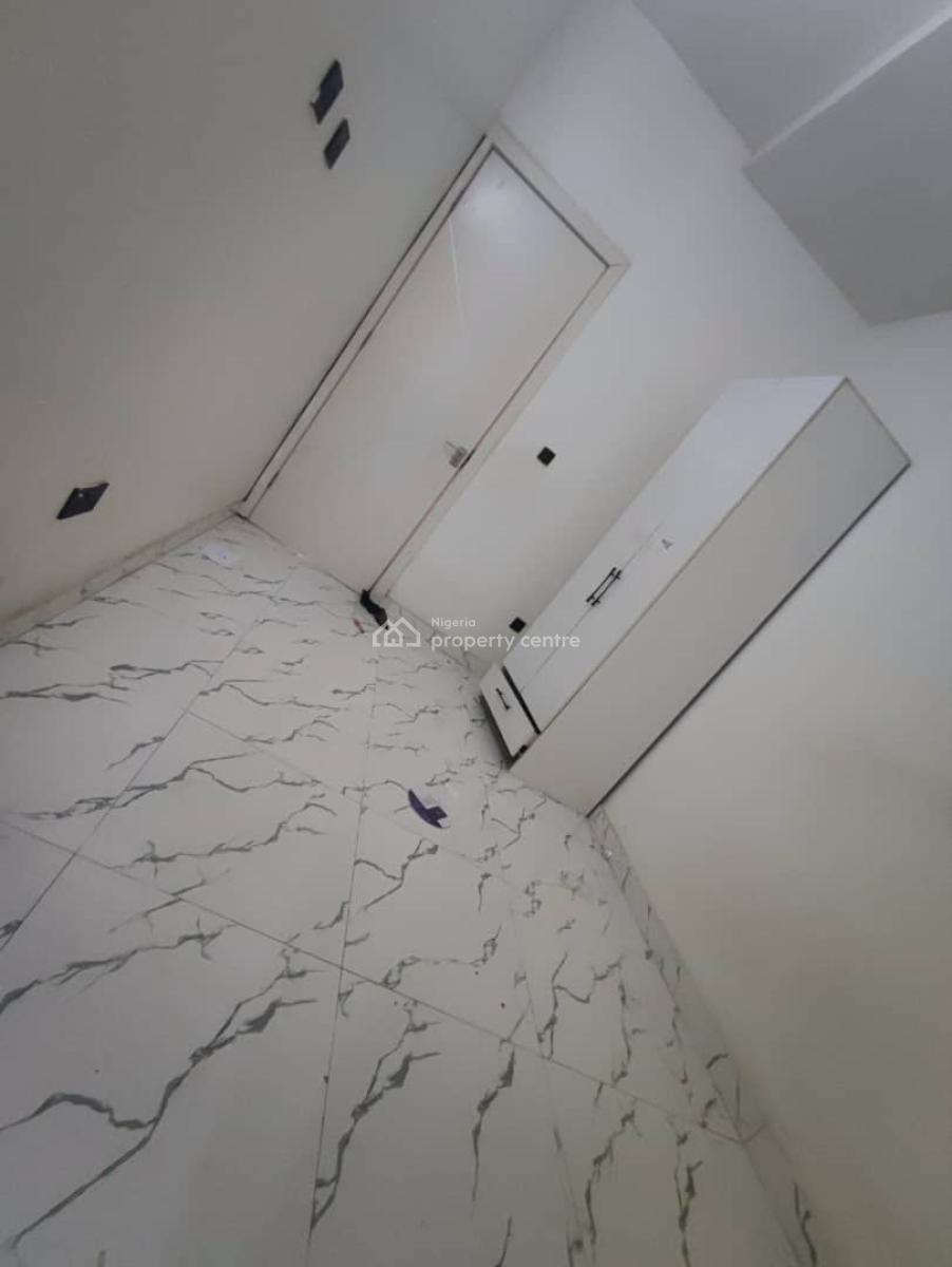 Single Room Shared Kitchen, Orchid Road Before Roundabout, Lekki, Lagos, Flat / Apartment for Rent