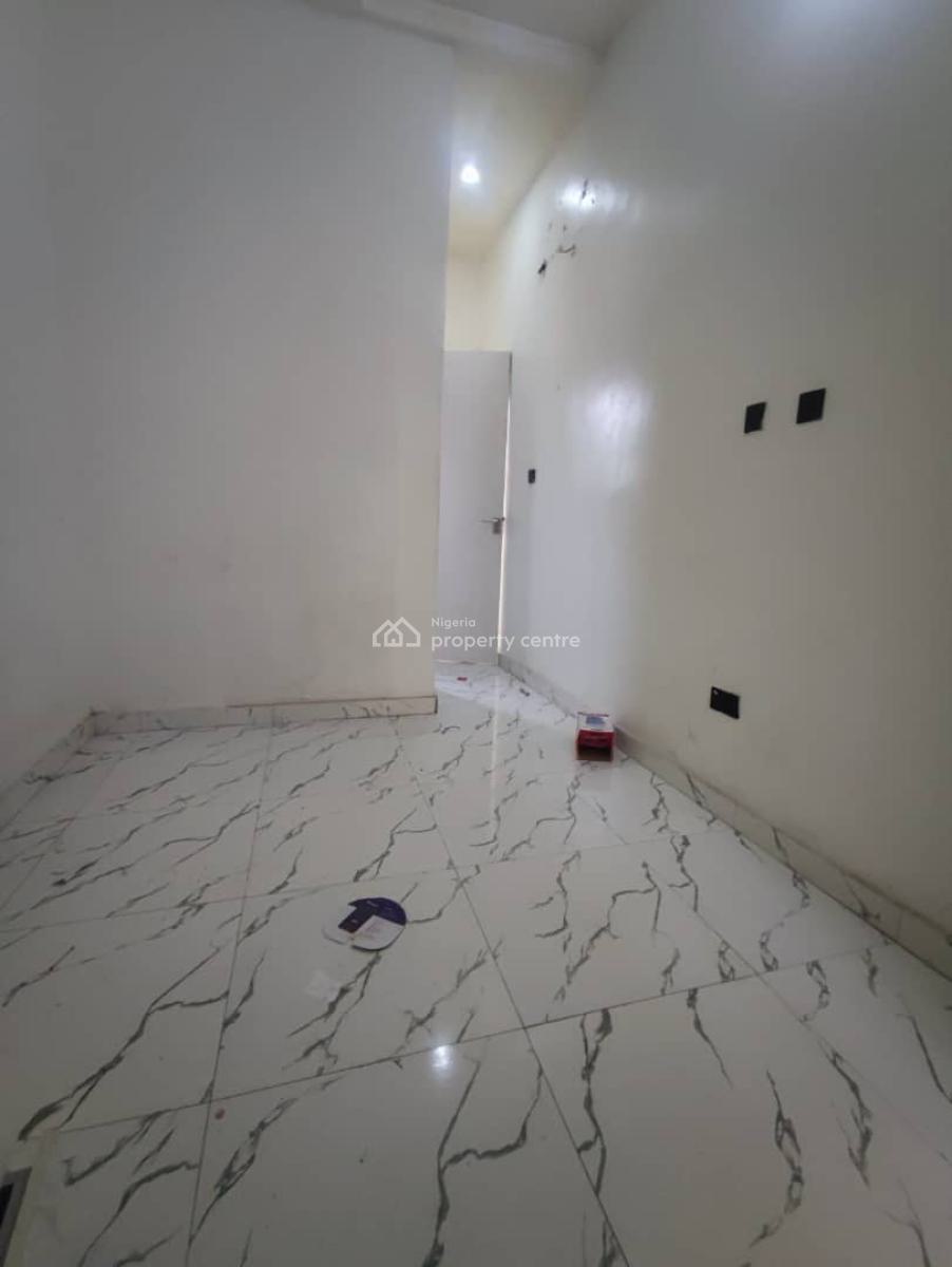 Single Room Shared Kitchen, Orchid Road Before Roundabout, Lekki, Lagos, Flat / Apartment for Rent