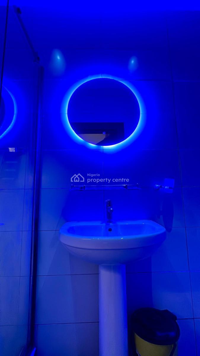 Luxury 3 Bedroom Paint House with a Cinema, Water Corporation Drive, Oniru, Victoria Island (vi), Lagos, Flat / Apartment Short Let