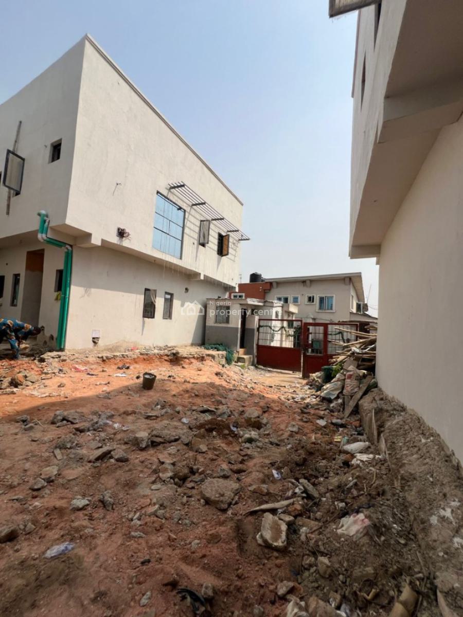 18 Years Long Lease Airbnb Investment in a High Demand Area, Obanikoro, Shomolu, Lagos, Flat / Apartment for Sale