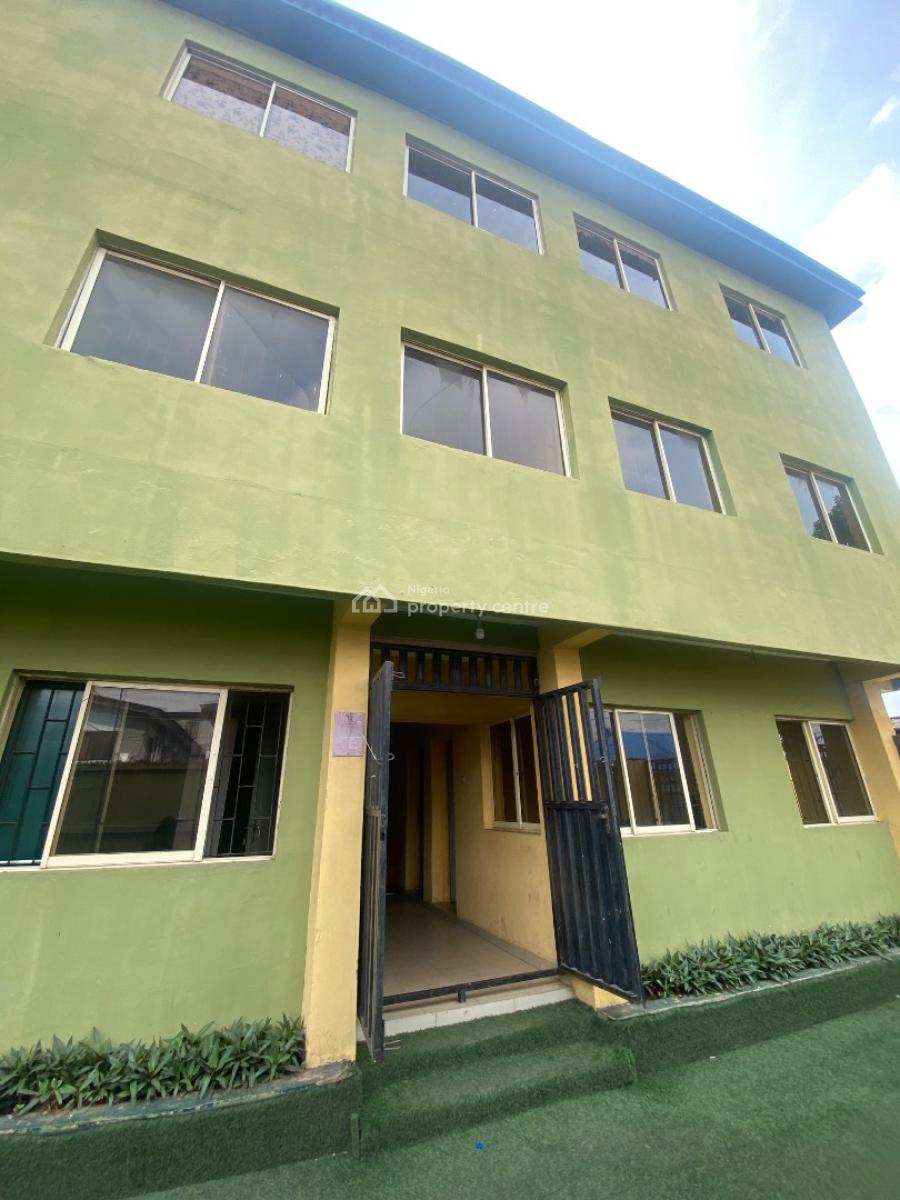 Commercial Building on 695sqm at Ojodu. C of O. N270m (neg), Akinsanya Street, Ojodu, Ojodu Berger, Ojodu, Lagos, Commercial Property for Sale