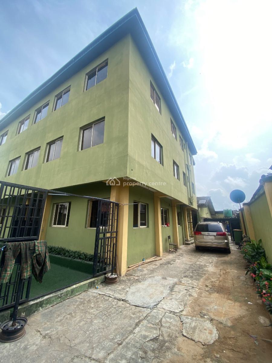 Commercial Building on 695sqm at Ojodu. C of O. N270m (neg), Akinsanya Street, Ojodu, Ojodu Berger, Ojodu, Lagos, Commercial Property for Sale