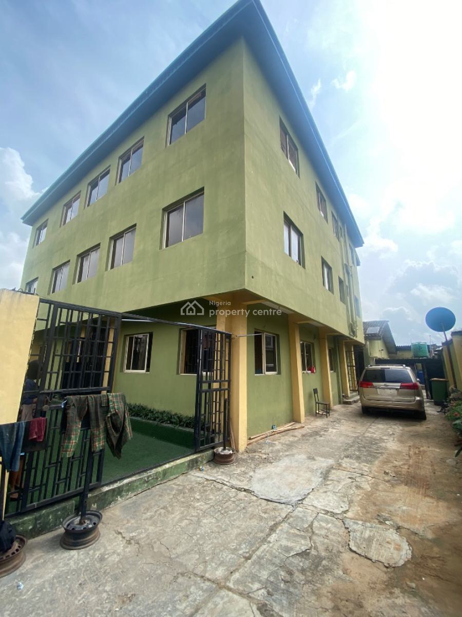 Commercial Building on 695sqm at Ojodu. C of O. N270m (neg), Akinsanya Street, Ojodu, Ojodu Berger, Ojodu, Lagos, Commercial Property for Sale