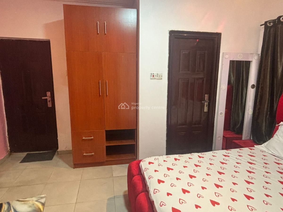 Fully Furnished 4 Bedroom Apartment in a Spacious Compound, Lekki Conservative, Lekki, Lagos, Flat / Apartment Short Let