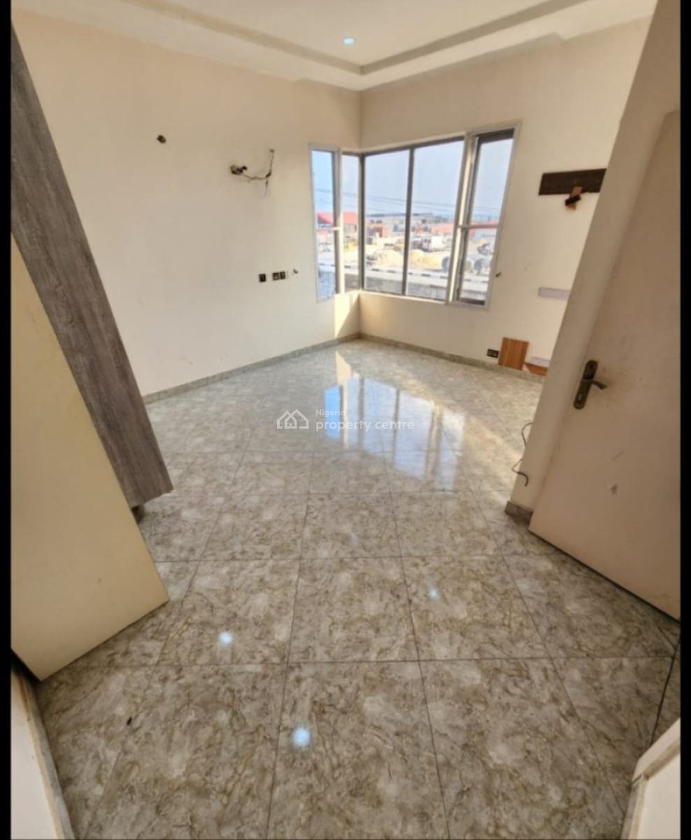 Very Sharp 3 Bedroom Serviced Apartment with Bq, Lekki Right By Pinnacle Filling Station, Lekki Phase 1, Lekki, Lagos, Flat / Apartment for Rent