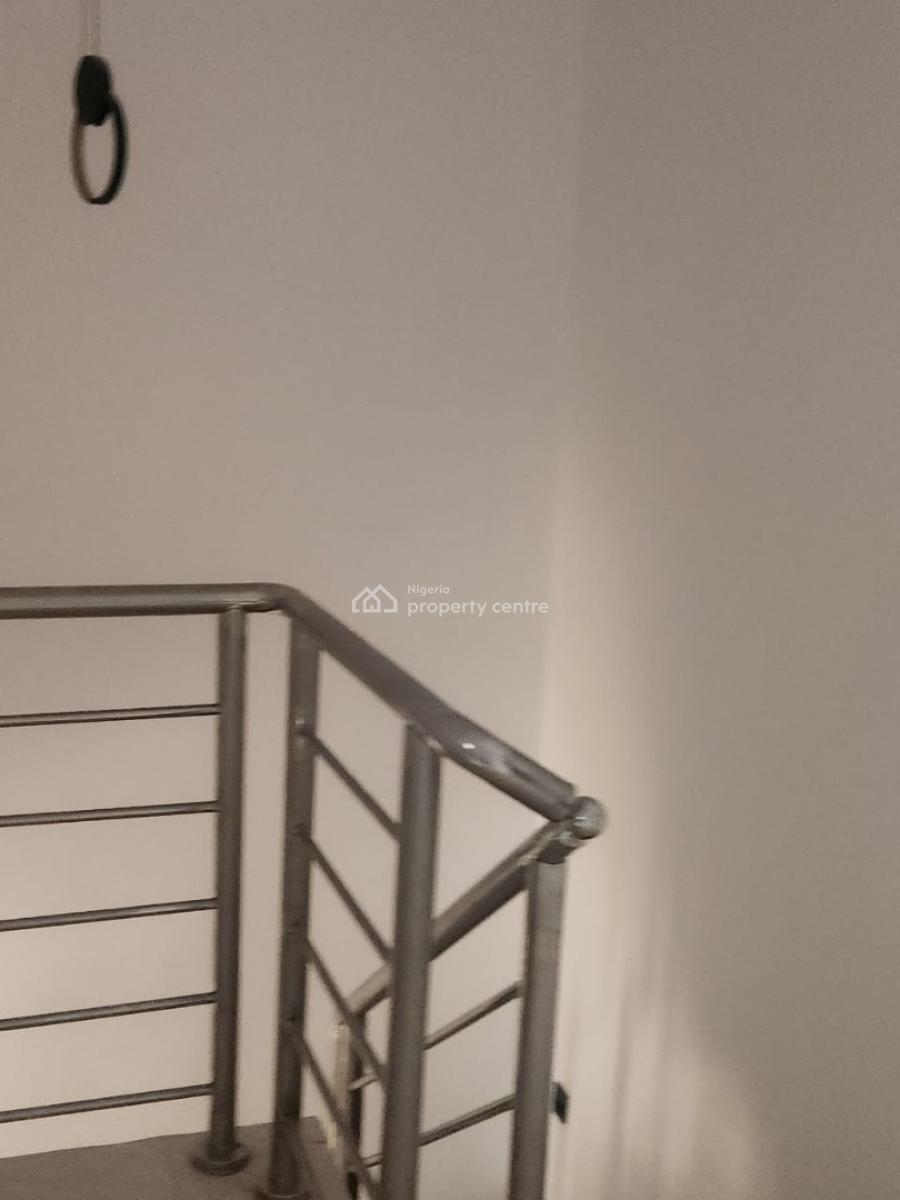 Distress 3 Bedroom Terrace Duplex Suits for Investment, Ikota, Lekki, Lagos, Terraced Duplex for Sale