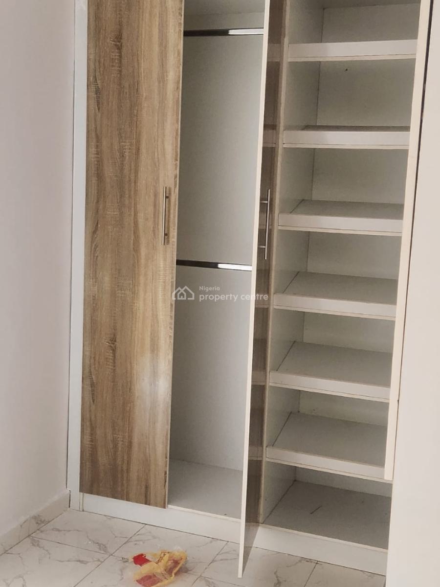 Distress 3 Bedroom Terrace Duplex Suits for Investment, Ikota, Lekki, Lagos, Terraced Duplex for Sale