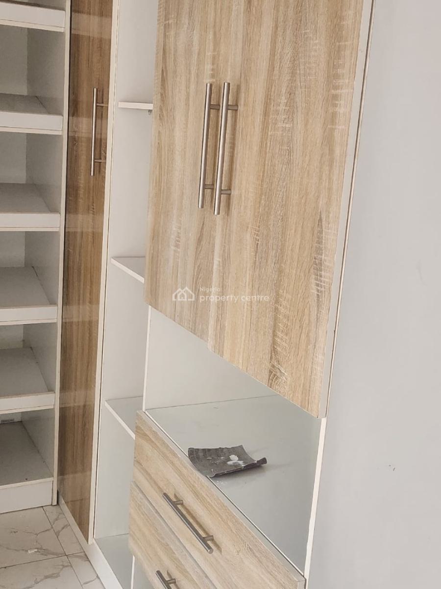 Distress 3 Bedroom Terrace Duplex Suits for Investment, Ikota, Lekki, Lagos, Terraced Duplex for Sale