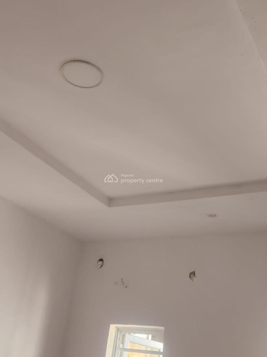 Distress 3 Bedroom Terrace Duplex Suits for Investment, Ikota, Lekki, Lagos, Terraced Duplex for Sale