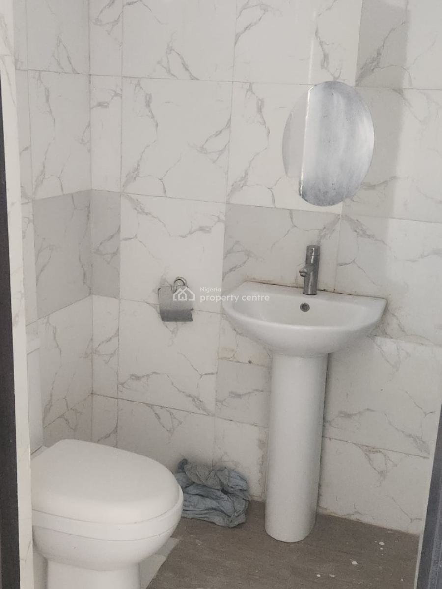 Distress 3 Bedroom Terrace Duplex Suits for Investment, Ikota, Lekki, Lagos, Terraced Duplex for Sale