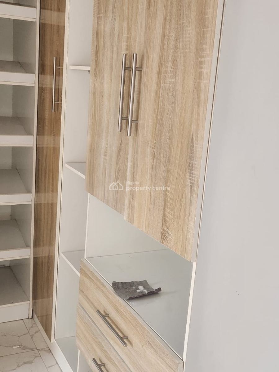 Distress 3 Bedroom Terrace Duplex Suits for Investment, Ikota, Lekki, Lagos, Terraced Duplex for Sale