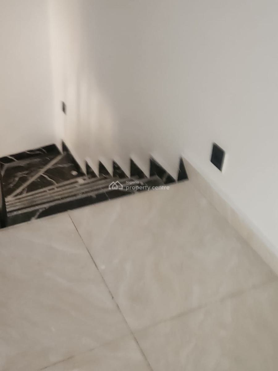 Distress 3 Bedroom Terrace Duplex Suits for Investment, Ikota, Lekki, Lagos, Terraced Duplex for Sale