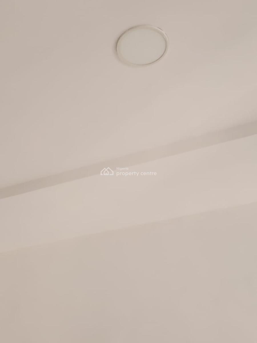 Distress 3 Bedroom Terrace Duplex Suits for Investment, Ikota, Lekki, Lagos, Terraced Duplex for Sale