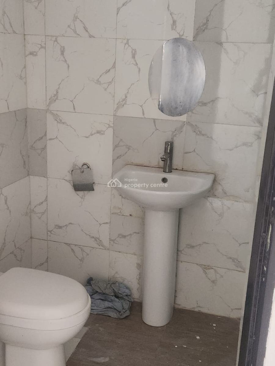 Distress 3 Bedroom Terrace Duplex Suits for Investment, Ikota, Lekki, Lagos, Terraced Duplex for Sale