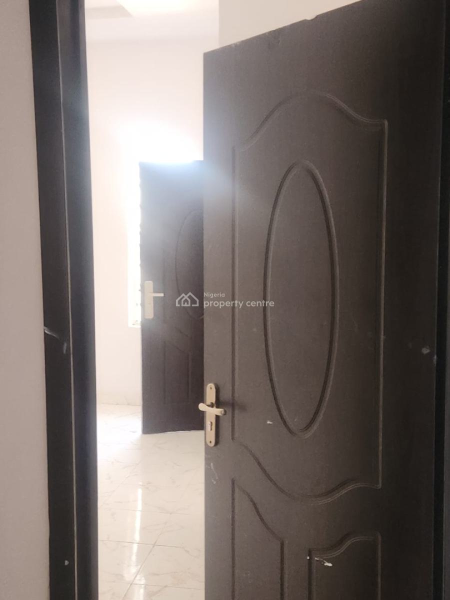 Distress 3 Bedroom Terrace Duplex Suits for Investment, Ikota, Lekki, Lagos, Terraced Duplex for Sale