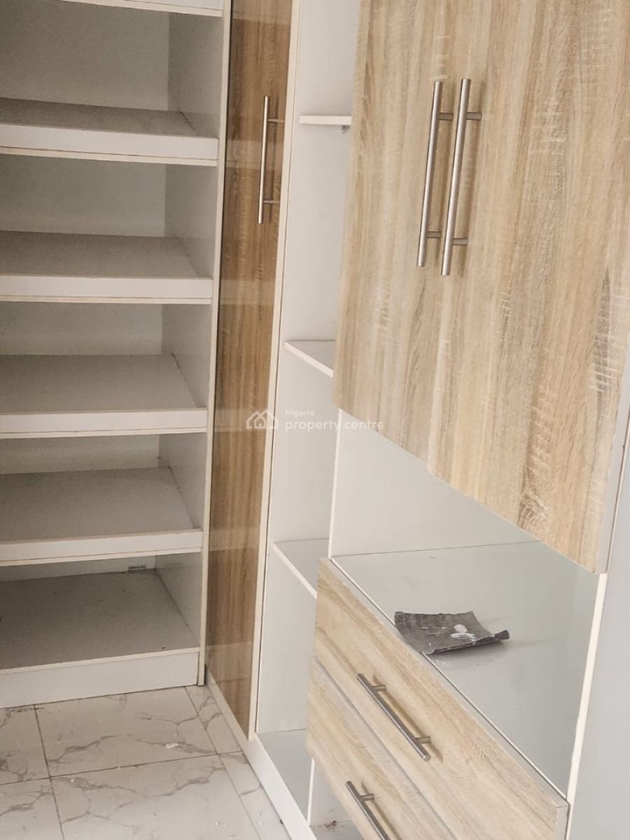 Distress 3 Bedroom Terrace Duplex Suits for Investment, Ikota, Lekki, Lagos, Terraced Duplex for Sale