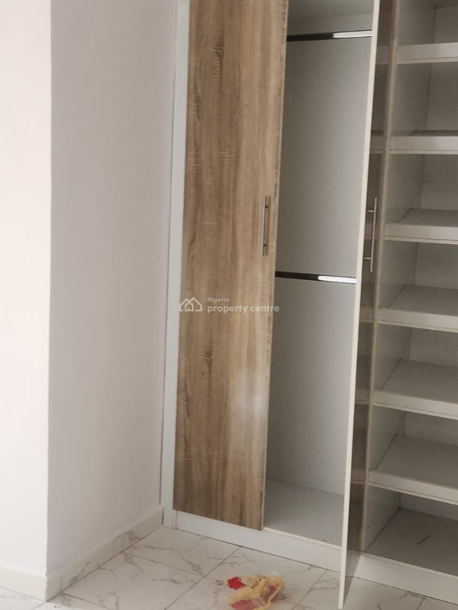 Distress 3 Bedroom Terrace Duplex Suits for Investment, Ikota, Lekki, Lagos, Terraced Duplex for Sale