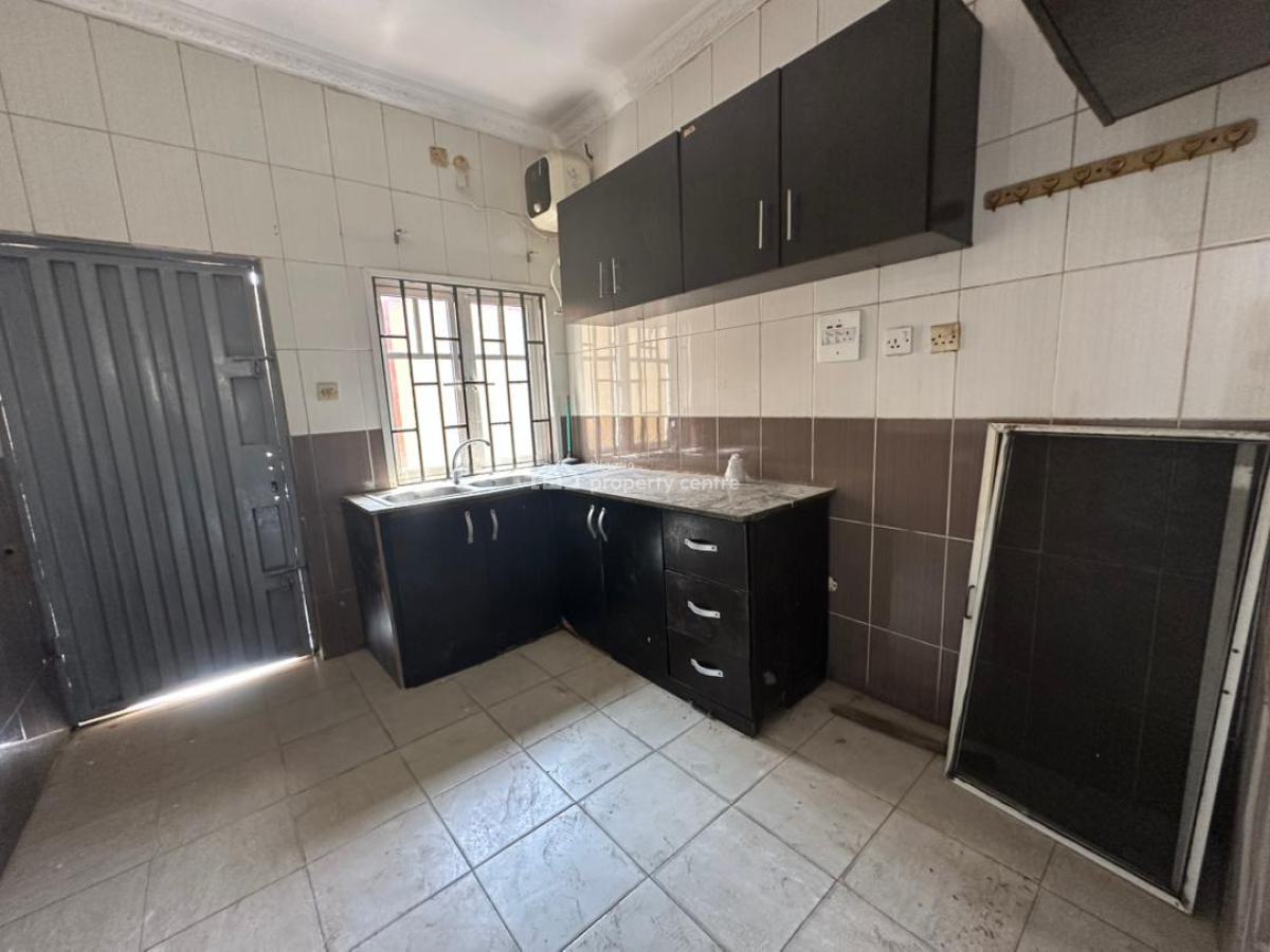 a Spacious 2 Bedroom Flat, Omole Phase 2, Ikeja, Lagos, Flat / Apartment for Rent