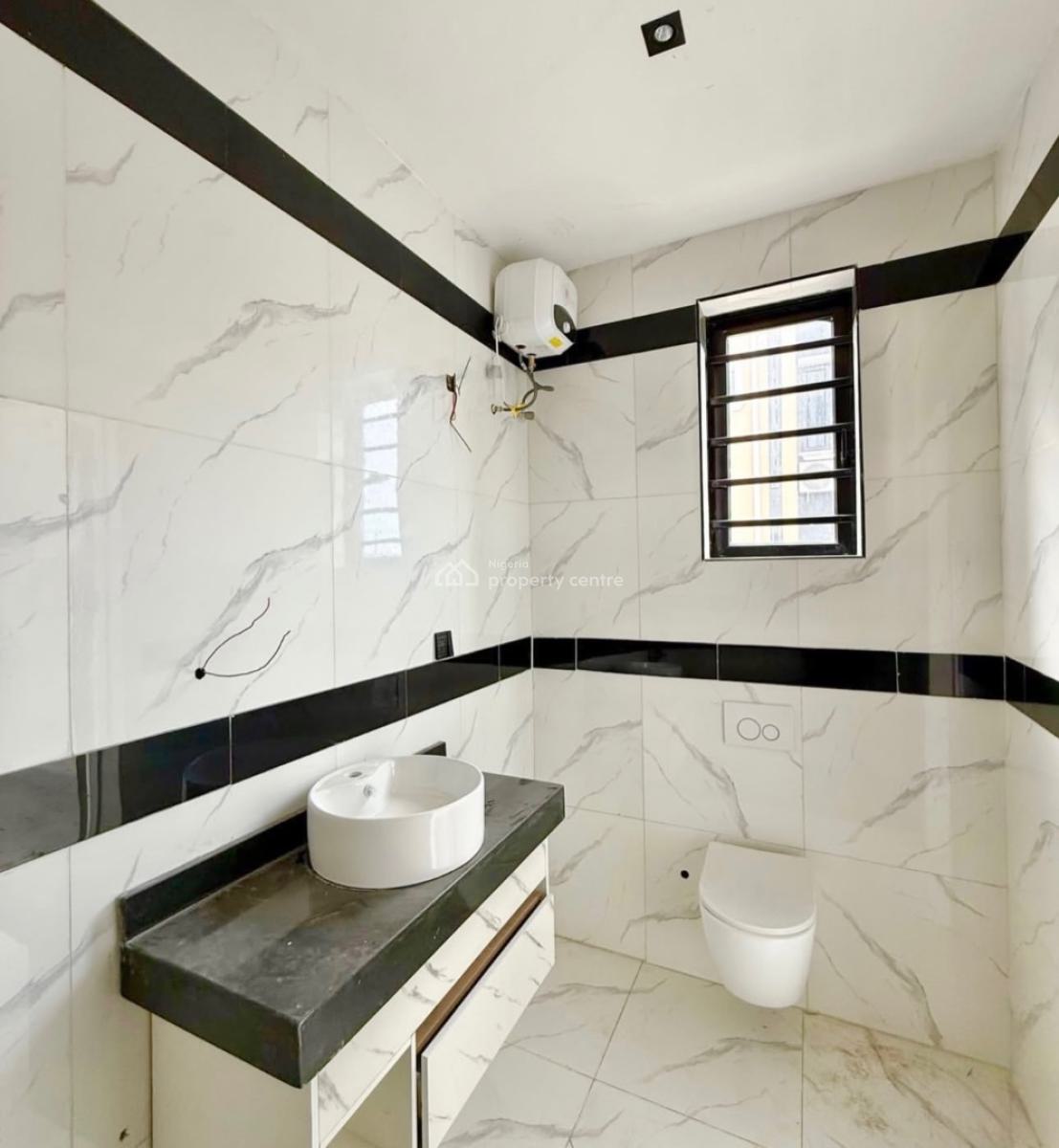 2 Bedroom Apartment with  Gym & Bq, Lekki Phase 1, Lekki, Lagos, Flat / Apartment for Sale