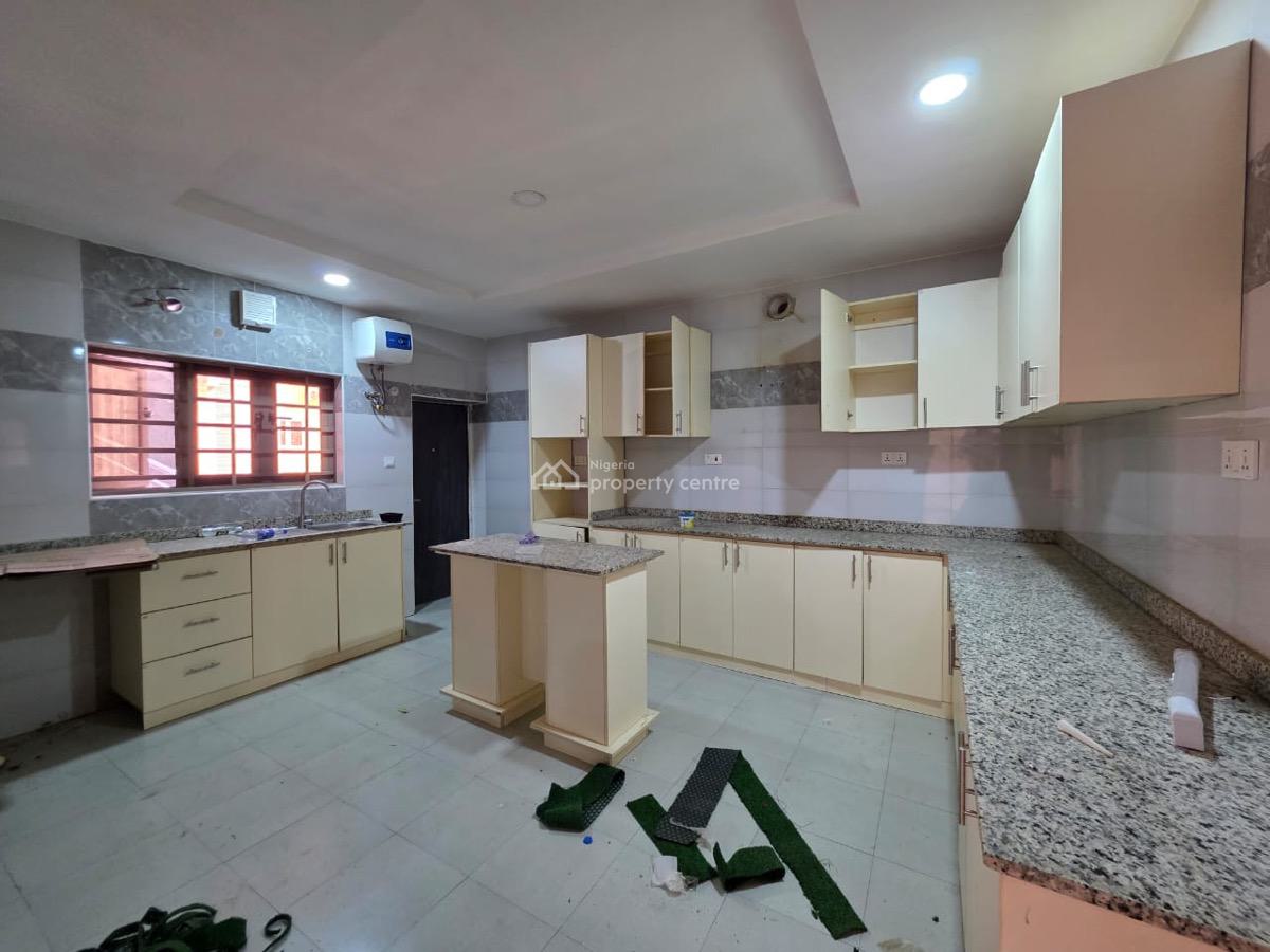Beautiful 3 Bedroom Spacious & Serviced Apartment,bq, Tarred Road, Serene Neighborhood By American International School, Durumi, Abuja, Flat / Apartment for Rent