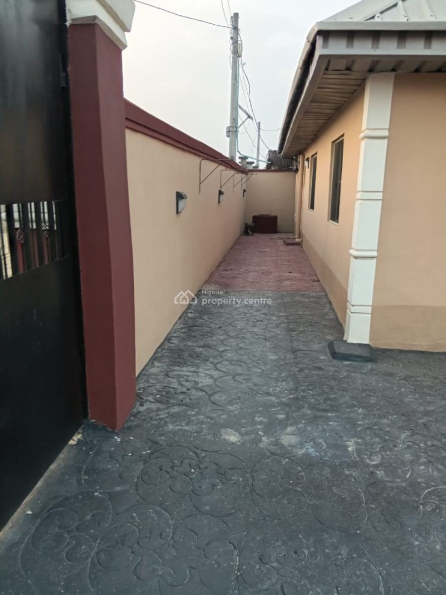 2 Bedroom Flats, Maternity Off Bayeku Road, Igbogbo, Ikorodu, Lagos, House for Rent