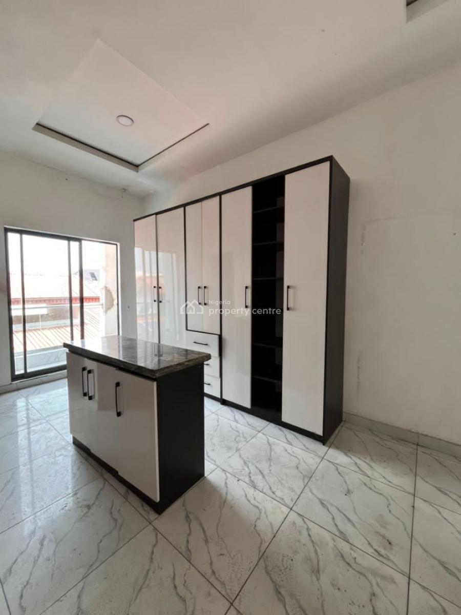 a Massive Master Bedroom with Kitchen.& 2 Balconies, Thomos Estate, Ajah, Lagos, Flat / Apartment for Rent