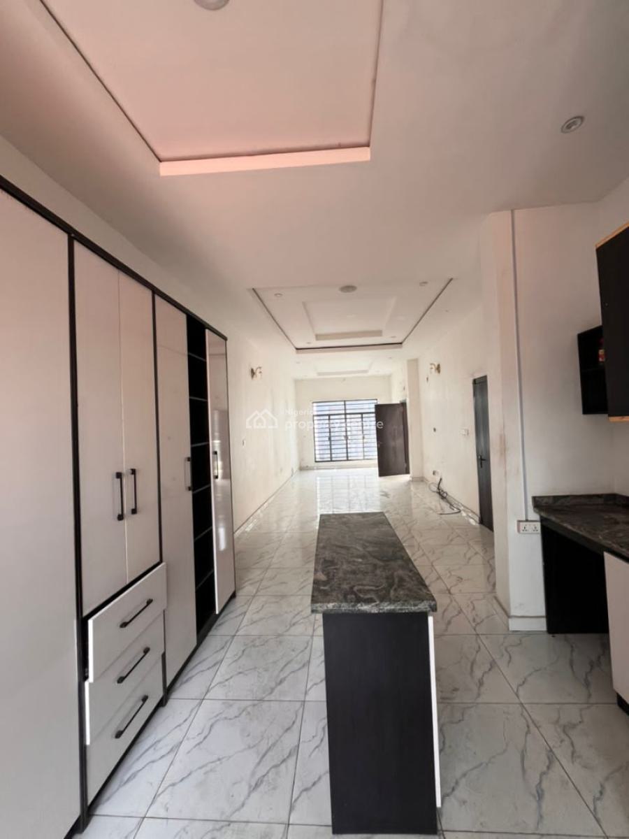 a Massive Master Bedroom with Kitchen.& 2 Balconies, Thomos Estate, Ajah, Lagos, Flat / Apartment for Rent