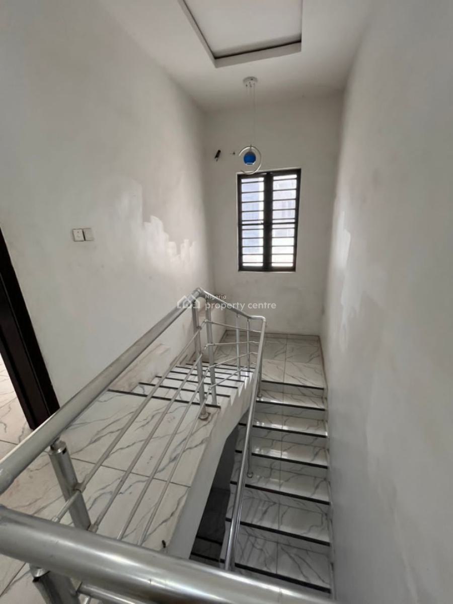 a Massive Master Bedroom with Kitchen.& 2 Balconies, Thomos Estate, Ajah, Lagos, Flat / Apartment for Rent