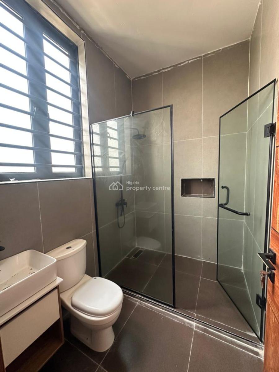 Spacious 5-bedroom Split-level House with Upstairs Bq, Lekki Phase 1, Lekki Phase 1, Lekki, Lagos, Flat / Apartment for Rent