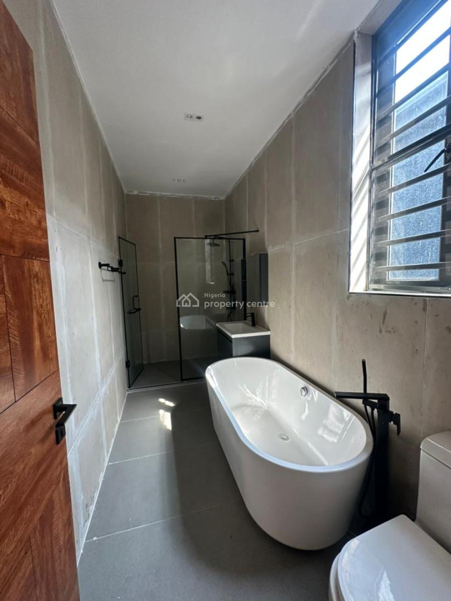 Spacious 5-bedroom Split-level House with Upstairs Bq, Lekki Phase 1, Lekki Phase 1, Lekki, Lagos, Flat / Apartment for Rent